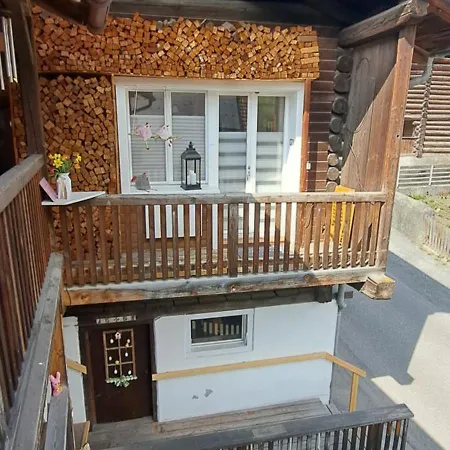 Gadaenaescht Bed & Breakfast Jenaz