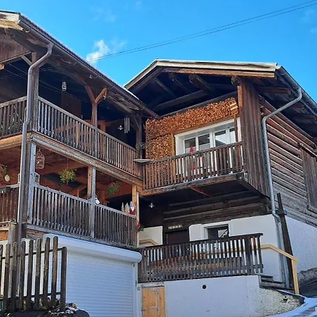 Gadaenaescht Bed and Breakfast Jenaz